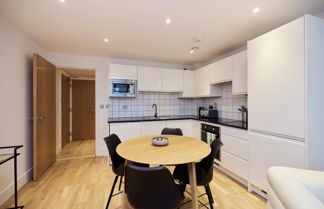 Photo 3 - The Limehouse Cut Place - Spacious 2bdr Flat With Balcony