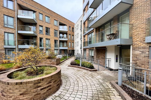 Photo 28 - The Limehouse Cut Place - Spacious 2bdr Flat With Balcony