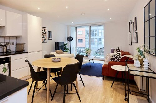 Photo 2 - The Limehouse Cut Place - Spacious 2bdr Flat With Balcony