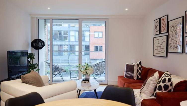 Photo 1 - The Limehouse Cut Place - Spacious 2bdr Flat With Balcony