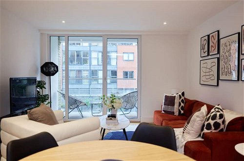 Photo 1 - The Limehouse Cut Place - Spacious 2bdr Flat With Balcony