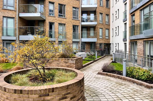 Photo 8 - The Limehouse Cut Place - Spacious 2bdr Flat With Balcony