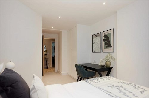 Photo 18 - The Limehouse Cut Place - Spacious 2bdr Flat With Balcony