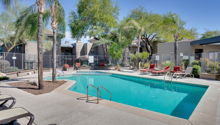 Foto 1 - Tucson Condo w/ Pool Access & Private Balcony