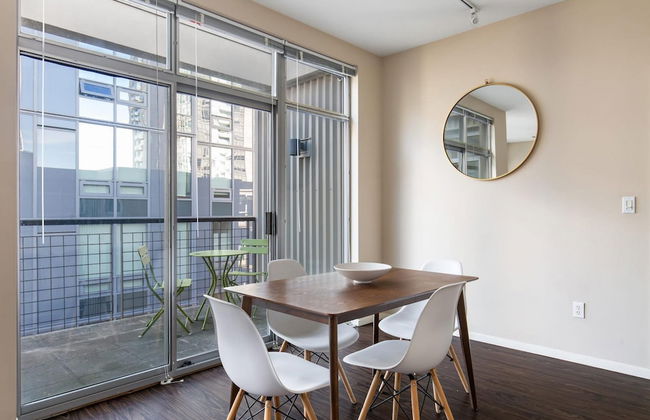 Bellevue Modern 2BD 2BA Apartment - Photo 17