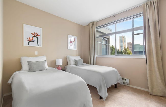Bellevue Modern 2BD 2BA Apartment - Photo 14