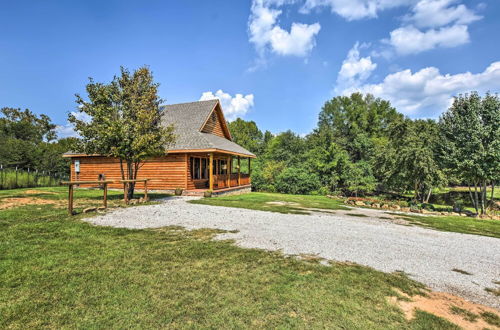 Photo 10 - Hot Springs Cabin Rental: 2 Mi to Lake Hamilton