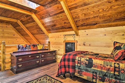 Photo 15 - Hot Springs Cabin Rental: 2 Mi to Lake Hamilton