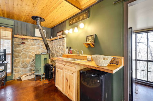 Foto 6 - Cute Eureka Springs Vacation Rental With Fire Pit