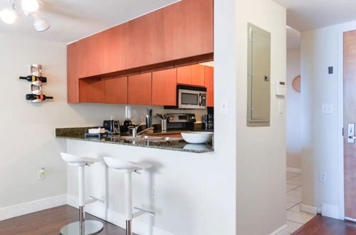 Photo 9 - Luxury 2BR Condo at 37th F in Brickell