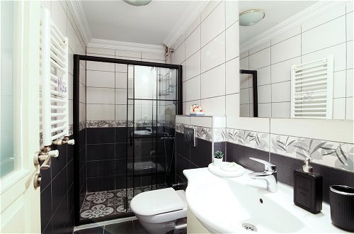 Photo 11 - Central and Fully Furnished Flat in Beyo lu