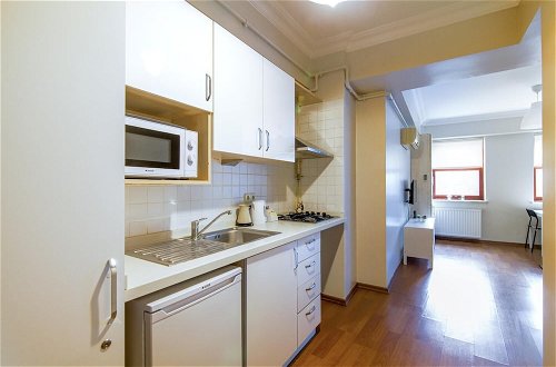 Photo 8 - Central and Fully Furnished Flat in Beyo lu