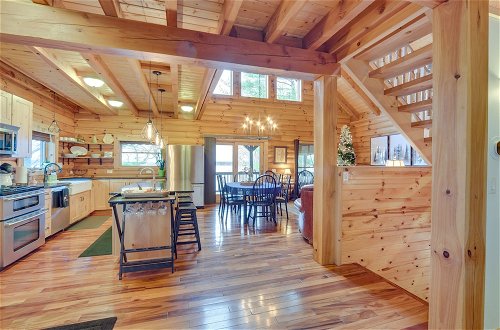 Foto 15 - Modern Log Cabin w/ Rec Room, Steps to Lake
