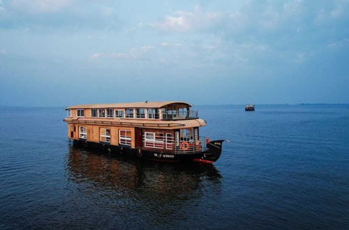 Photo 13 - Honeymoon Houseboat