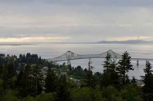 Foto 11 - 'astoria Painted Lady' Historic Apt w/ River View