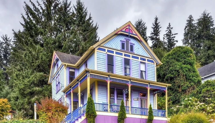 Photo 1 - 'astoria Painted Lady' Historic Apt w/ River View