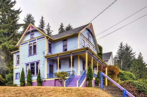 Photo 10 - 'astoria Painted Lady' Historic Apt w/ River View