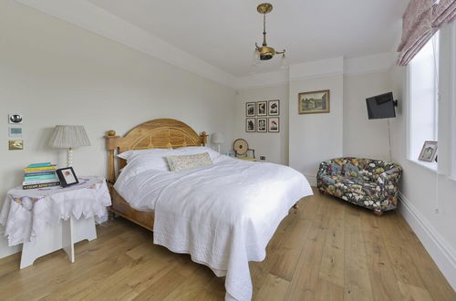 Photo 14 - Amazing Spacious 5 Bed House Wimbledon