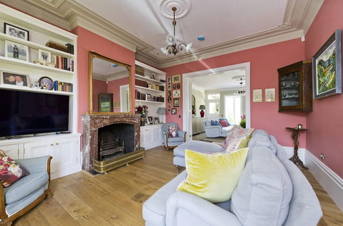 Photo 8 - Amazing Spacious 5 Bed House Wimbledon