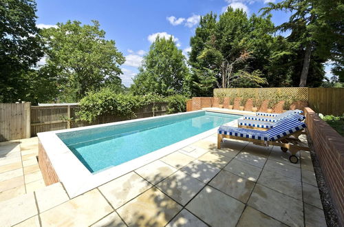 Photo 3 - Amazing Spacious 5 Bed House Wimbledon