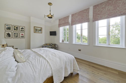 Photo 19 - Amazing Spacious 5 Bed House Wimbledon