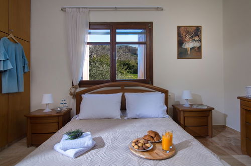 Photo 2 - Oniropetra Luxury Suites