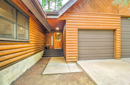 Foto 27 - Rustic Pinetop Log Cabin w/ Fire Pit + Grill