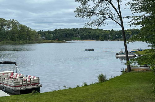 Foto 10 - Cozy Lakeside Cottage: Pontoon, Kayaks, Grill