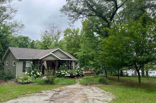 Photo 11 - Cozy Lakeside Cottage: Pontoon, Kayaks, Grill