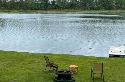 Photo 2 - Cozy Lakeside Cottage: Pontoon, Kayaks, Grill