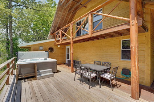 Foto 3 - Killington Area Escape w/ Deck & Private Hot Tub