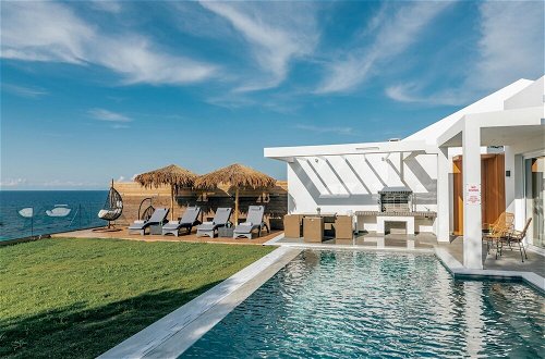 Photo 9 - Cavo Mare Mirazur Luxury Retreat With Private Pool