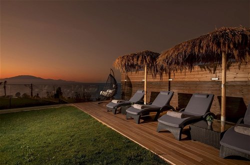 Photo 11 - Cavo Mare Mirazur Luxury Retreat With Private Pool