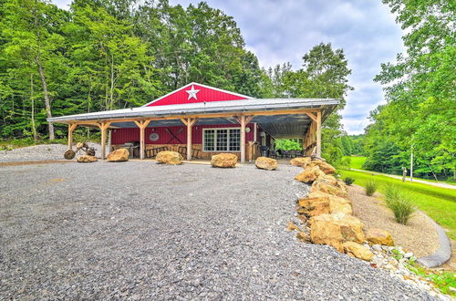 Foto 4 - Secluded Brownsville Cabin w/ Deck & Fire Pit