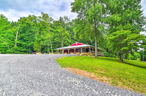 Foto 24 - Secluded Brownsville Cabin w/ Deck & Fire Pit