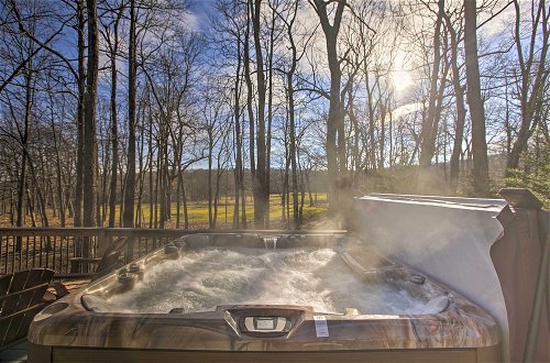 Photo 19 - Spacious Wintergreen Resort Home w/ Hot Tub