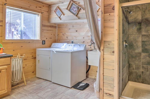 Photo 12 - Spacious Duck Creek Village Cabin w/ Hot Tub