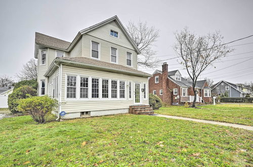 Foto 9 - Charming Long Island Home w/ Fenced Yard