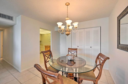 Foto 19 - Beachfront Marco Island Condo w/ Pool Access