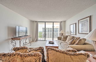 Photo 2 - Beachfront Marco Island Condo w/ Pool Access