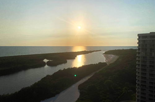 Foto 24 - Beachfront Marco Island Condo w/ Pool Access