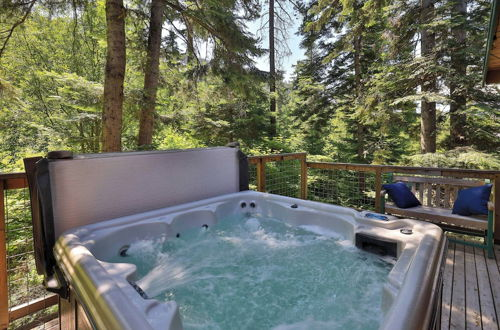 Photo 23 - Leavenworth Cabin 3 Mi to Lake Wenatchee: Hot Tub