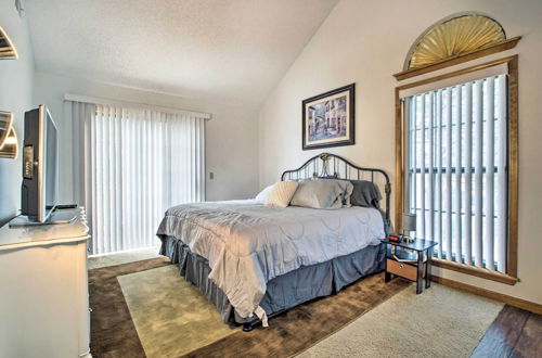 Foto 19 - Shawnee Condo < 10 Mi to Downtown Kansas City