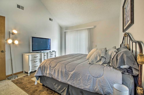 Photo 4 - Shawnee Condo < 10 Mi to Downtown Kansas City