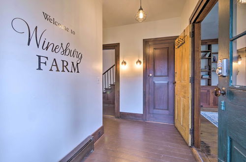 Photo 6 - Timeless Winesburg House With Private Balcony