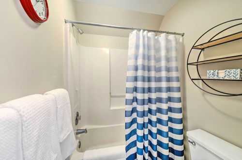 Photo 11 - Brigantine Condo w/ Beach Access & Pool Views