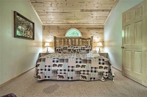 Photo 7 - Rustic Pigeon Forge Home w/ Private Hot Tub