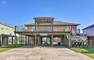 Photo 1 - Beautiful Beach House w/ Sunset View & Large Deck