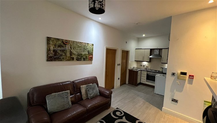 Photo 1 - Immaculate 1-bed Apartment in Birmingham