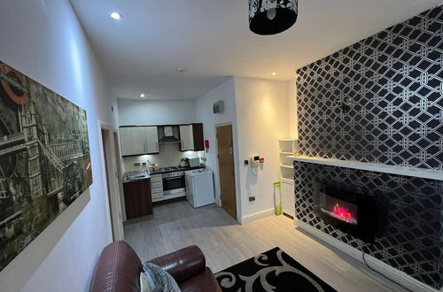 Photo 5 - Immaculate 1-bed Apartment in Birmingham